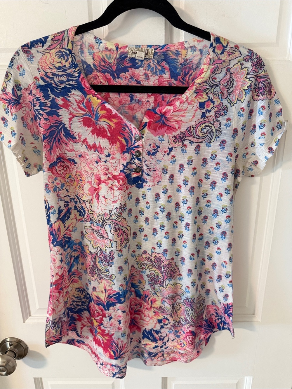 One World Floral V-Neck Short Sleeve Henley Top Pink & Blue Boho Size Small
